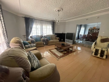 6 Bedroom House