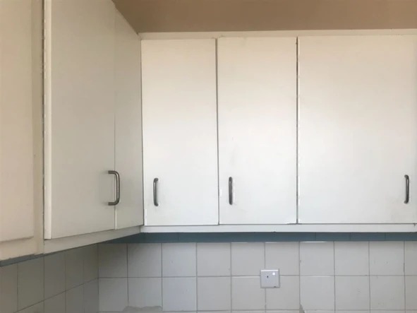 Available immediately Avenues neat 1 bedroomed  flat for rent  