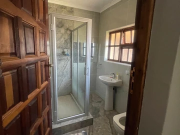 6 Bedroom House