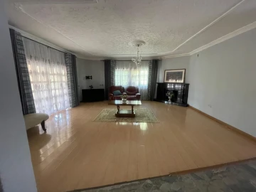 6 Bedroom House