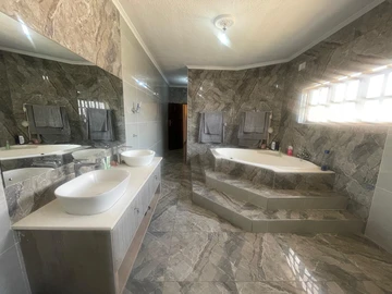 6 Bedroom House