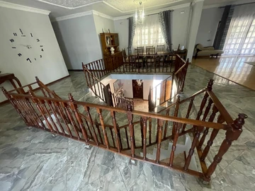 6 Bedroom House