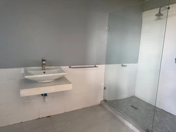 3 Bedroom Flat & Apartment