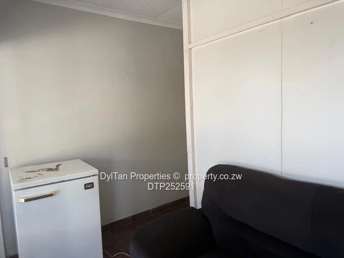 Road Frontage 80m² Pomona Office Space for Rent 