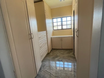 6 Bedroom House