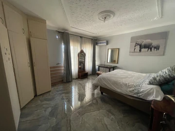6 Bedroom House