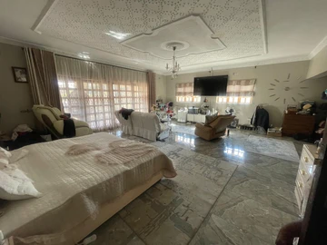 6 Bedroom House