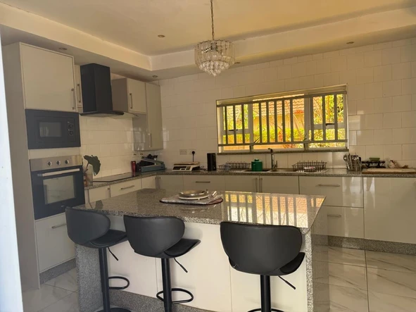 5 Bedroom House
