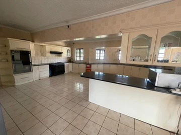 6 Bedroom House